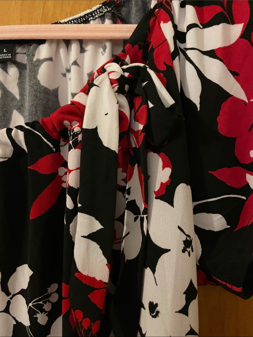 Floral Scoop Neck Short Sleeve Top - Black, Red & White, New - Picture 2 of 7